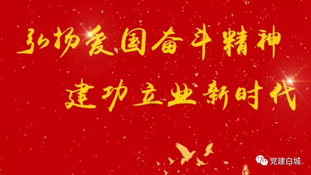 赵雅芝穿祖母绿衬衫配波点裙 黑色卷发散发知性美